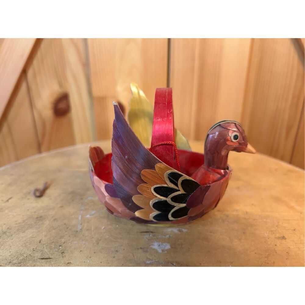 Vintage Shaved Wood Figure Duck Bird Basket Folk Art Ornament (8562)